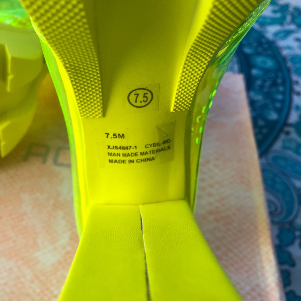 Boots - Picture 6 of 9